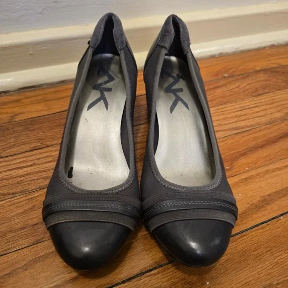 Anne Klein Heels Guardian Womens 9 Gray Leather Pumps - Picture 2 of 11